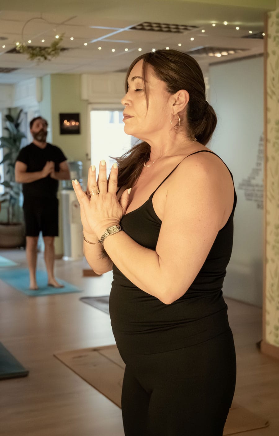 2-Indira-Yoga-mayo-2026-9 sesiones-privadas-de-yoga-en-oviedo